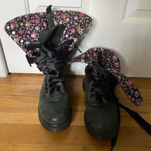 Dr. Marten Floral Triumph Boot